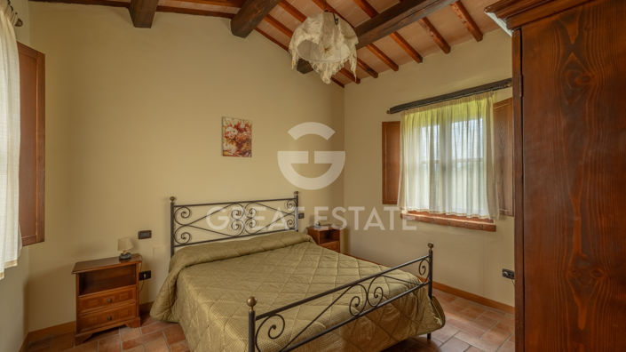 Image No.56-13 Bed Farmhouse for sale