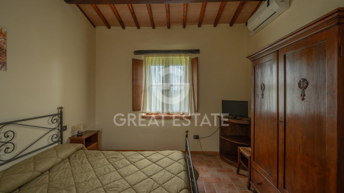 Image No.57-13 Bed Farmhouse for sale