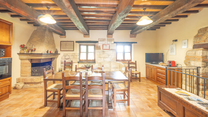 Image No.6-13 Bed Farmhouse for sale