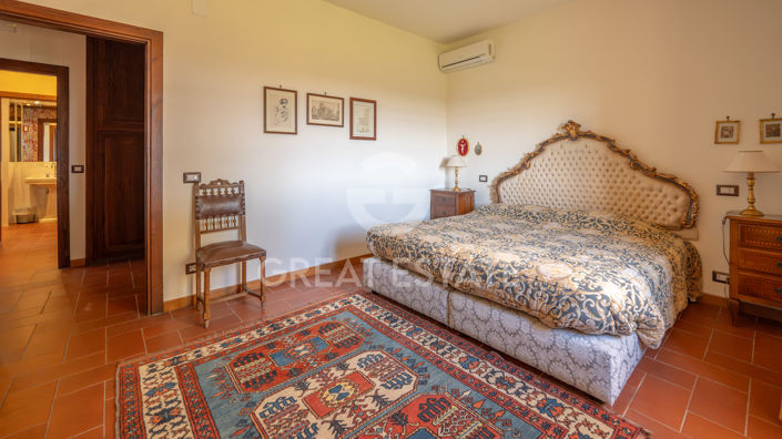 Image No.43-8 Bed Country House for sale