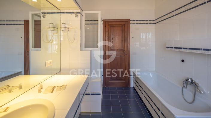 Image No.45-8 Bed Country House for sale