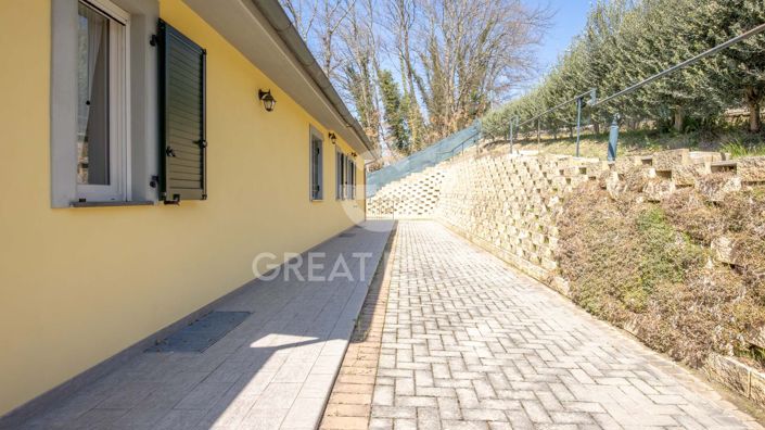 Image No.10-3 Bed Villa for sale