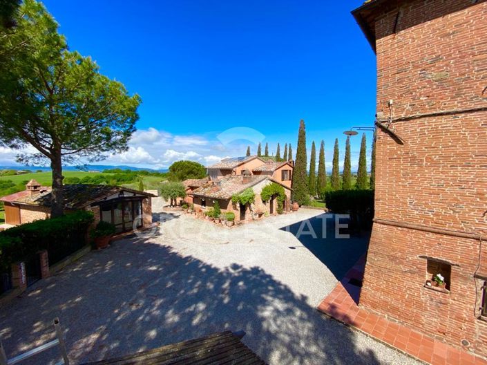 Image No.11-17 Bed Country House for sale