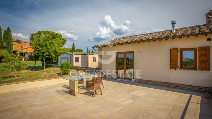 Image No.16-17 Bed Country House for sale