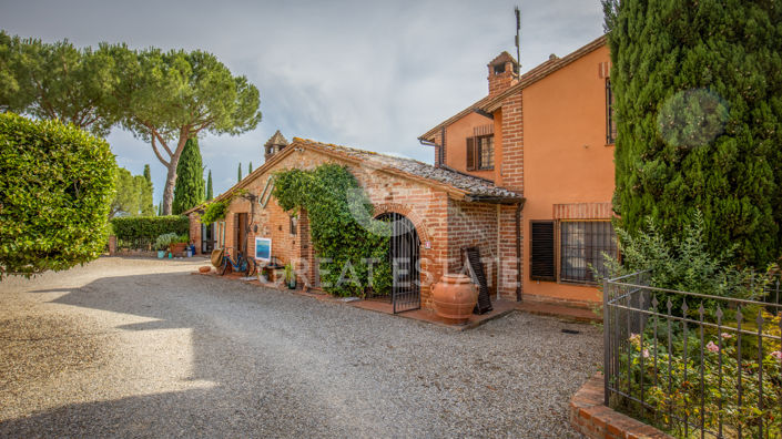 Image No.25-17 Bed Country House for sale