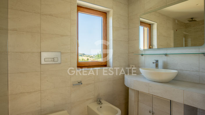 Image No.30-17 Bed Country House for sale