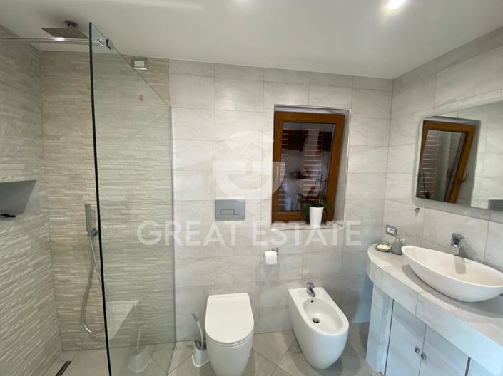 Image No.40-17 Bed Country House for sale