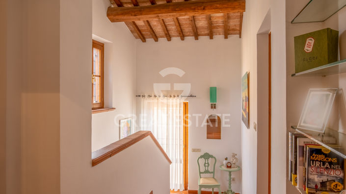 Image No.40-17 Bed Country House for sale