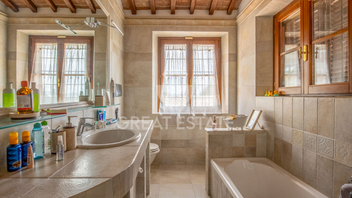 Image No.41-17 Bed Country House for sale