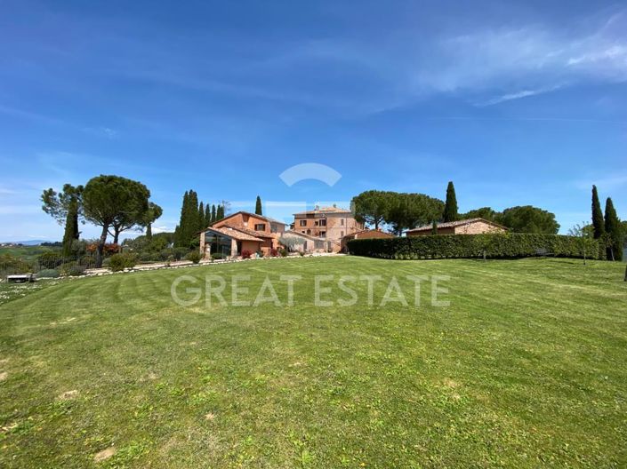 Image No.8-17 Bed Country House for sale