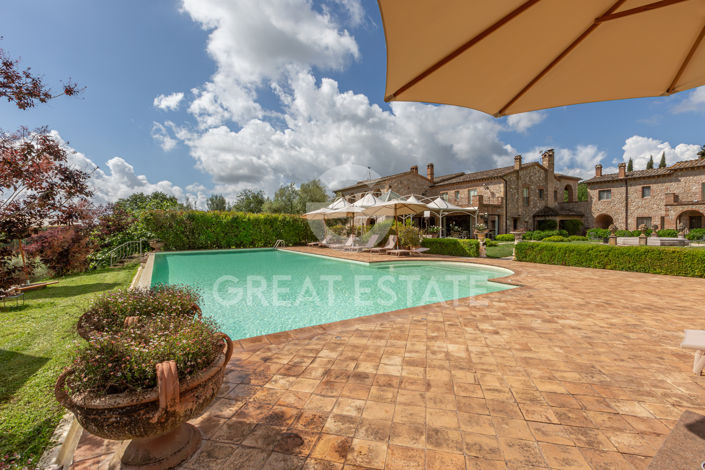 Image No.16-12 Bed Villa for sale