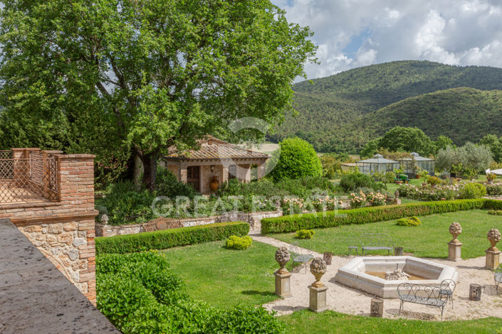 Image No.31-12 Bed Villa for sale