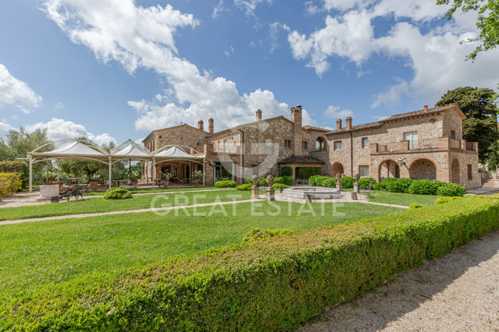 Image No.5-12 Bed Villa for sale