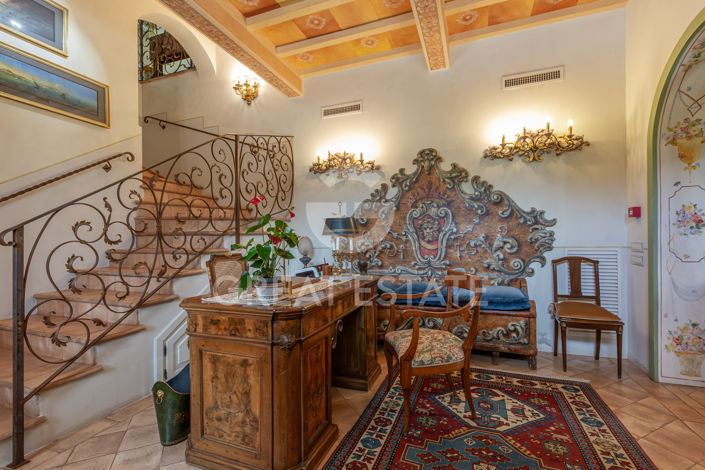 Image No.52-12 Bed Villa for sale