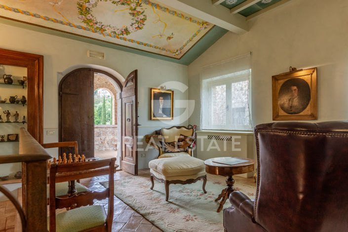 Image No.54-12 Bed Villa for sale