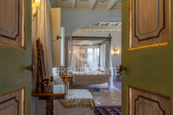 Image No.55-12 Bed Villa for sale