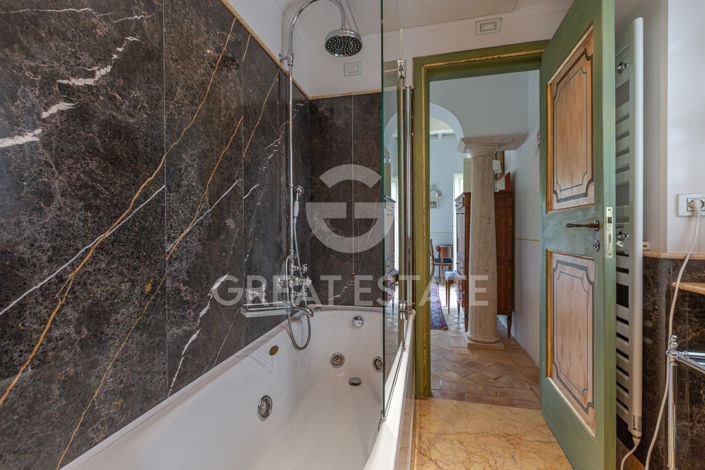 Image No.59-12 Bed Villa for sale