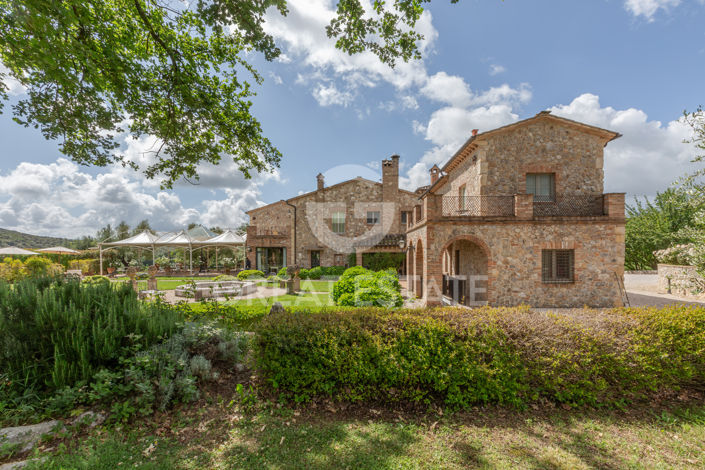 Image No.8-12 Bed Villa for sale