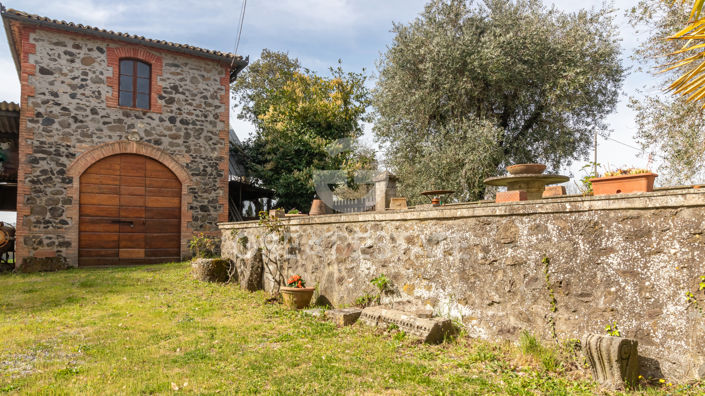 Image No.17-9 Bed Country House for sale