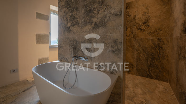 Image No.47-5 Bed Villa for sale