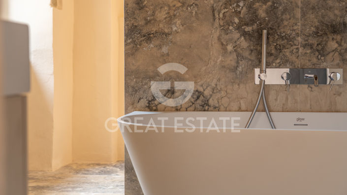 Image No.48-5 Bed Villa for sale