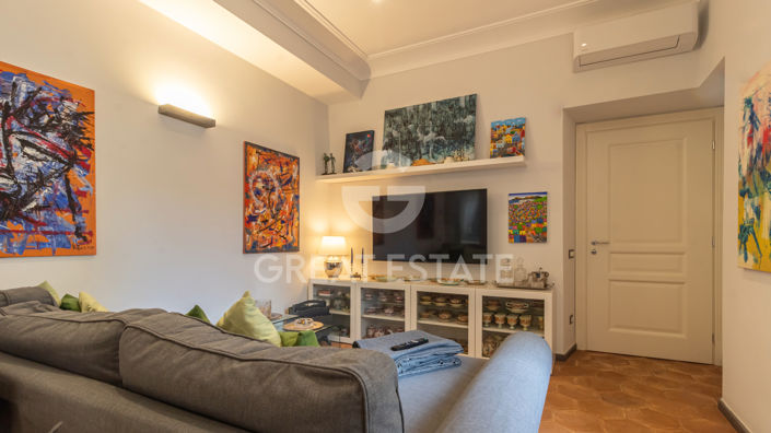 Image No.12-3 Bed Property for sale