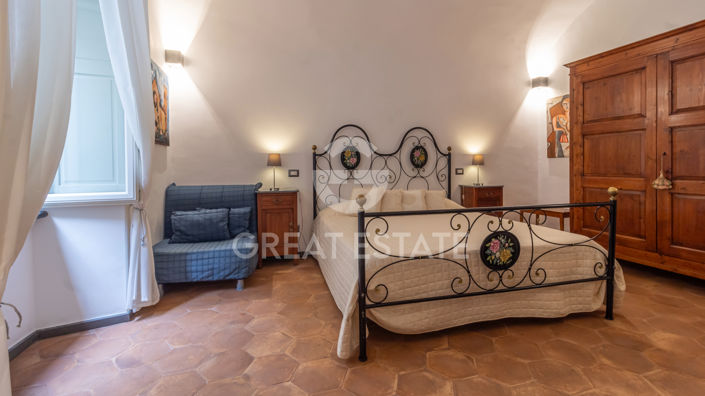 Image No.19-3 Bed Property for sale