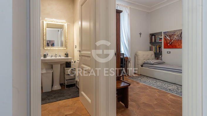 Image No.27-3 Bed Property for sale