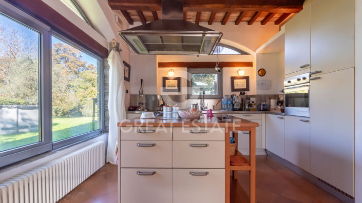 Image No.15-5 Bed Country House for sale