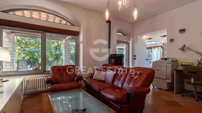 Image No.17-5 Bed Country House for sale