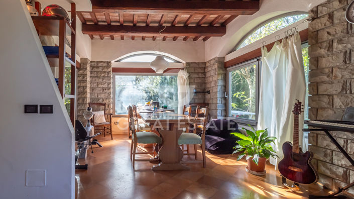 Image No.2-5 Bed Country House for sale