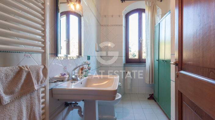 Image No.30-5 Bed Country House for sale