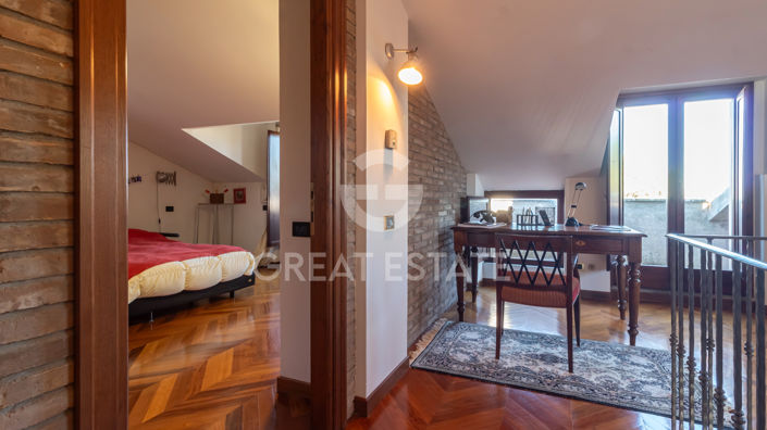 Image No.33-5 Bed Country House for sale