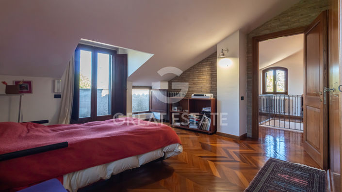 Image No.35-5 Bed Country House for sale