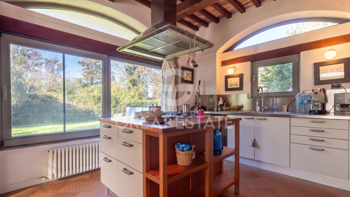 Image No.6-5 Bed Country House for sale