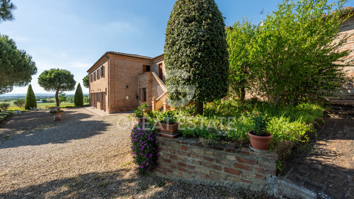 Image No.13-8 Bed Country House for sale