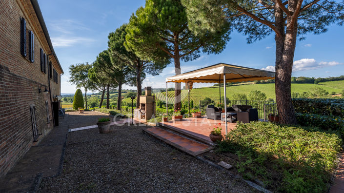 Image No.15-8 Bed Country House for sale