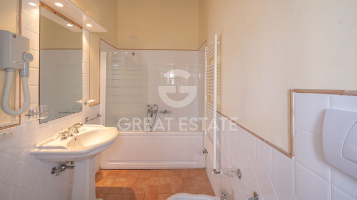 Image No.26-8 Bed Country House for sale