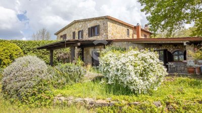 Maison de campagne de 3 chambres à vendre à Terni