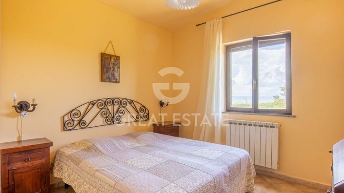 Image No.17-3 Bed Country House for sale