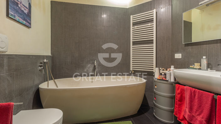 Image No.19-4 Bed Property for sale