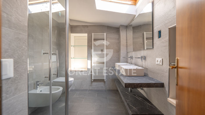 Image No.32-5 Bed Country House for sale