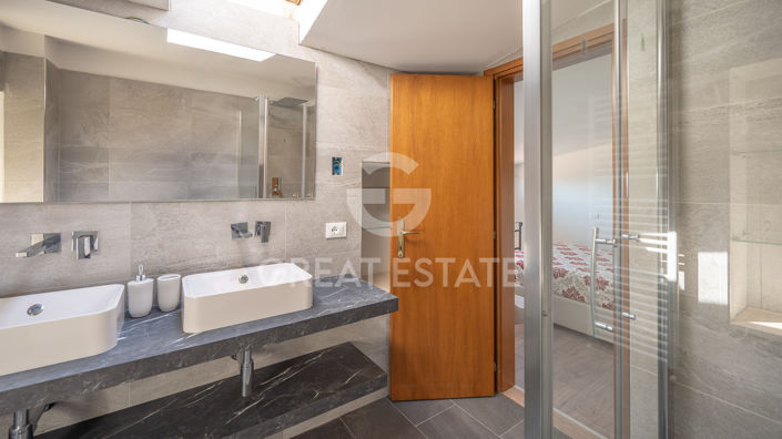 Image No.33-5 Bed Country House for sale