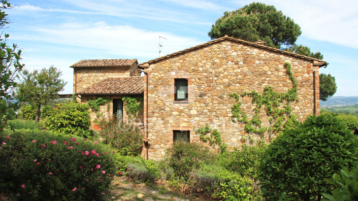 Image No.17-9 Bed Country House for sale