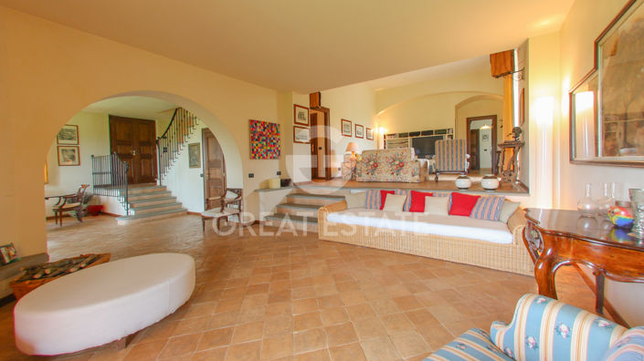 Image No.2-9 Bed Country House for sale