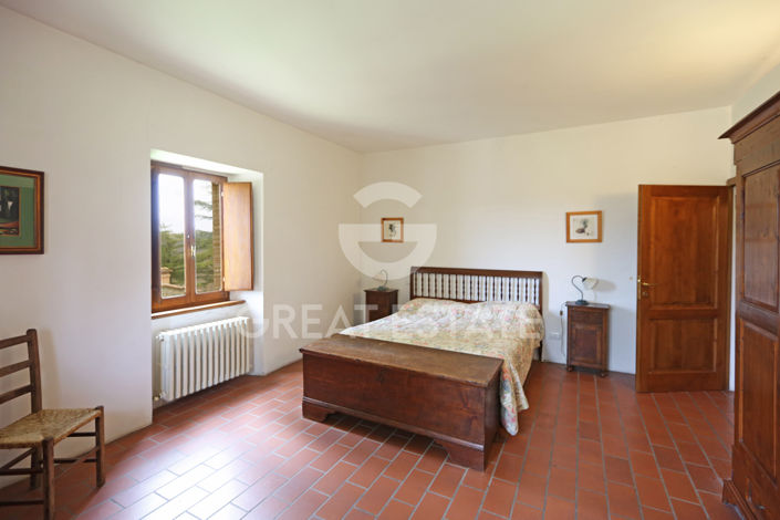 Image No.18-6 Bed Vineyard for sale