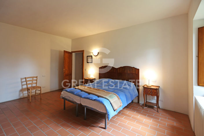 Image No.19-6 Bed Vineyard for sale