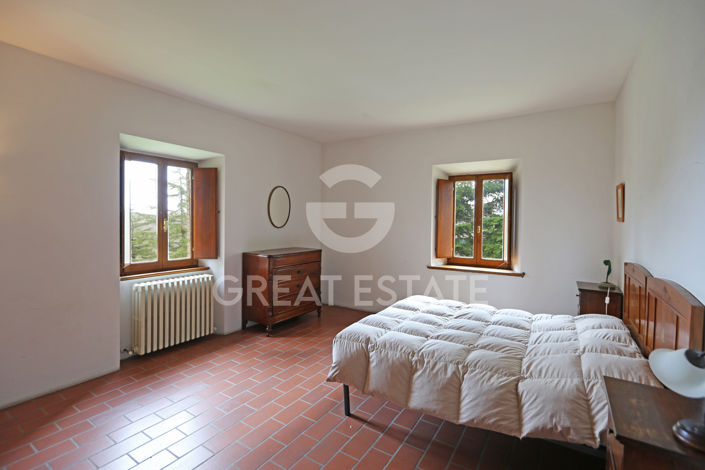 Image No.20-6 Bed Vineyard for sale