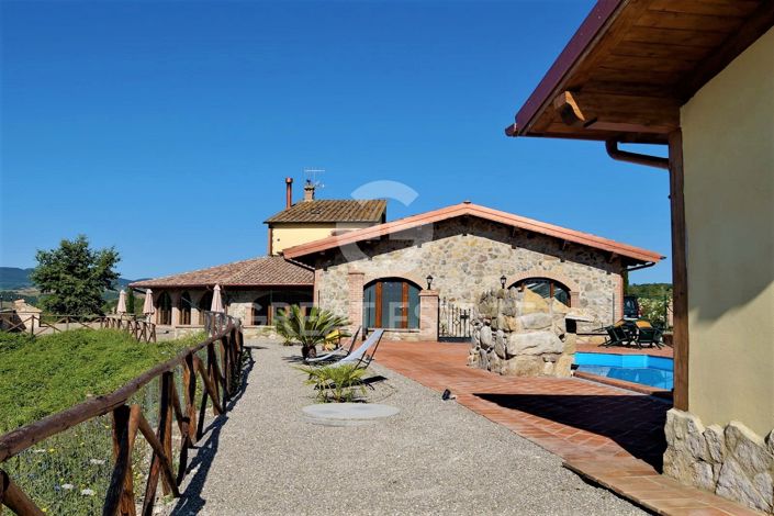 Image No.1-9 Bed Country House for sale