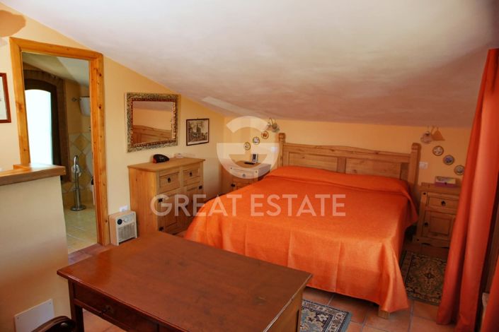 Image No.13-9 Bed Country House for sale